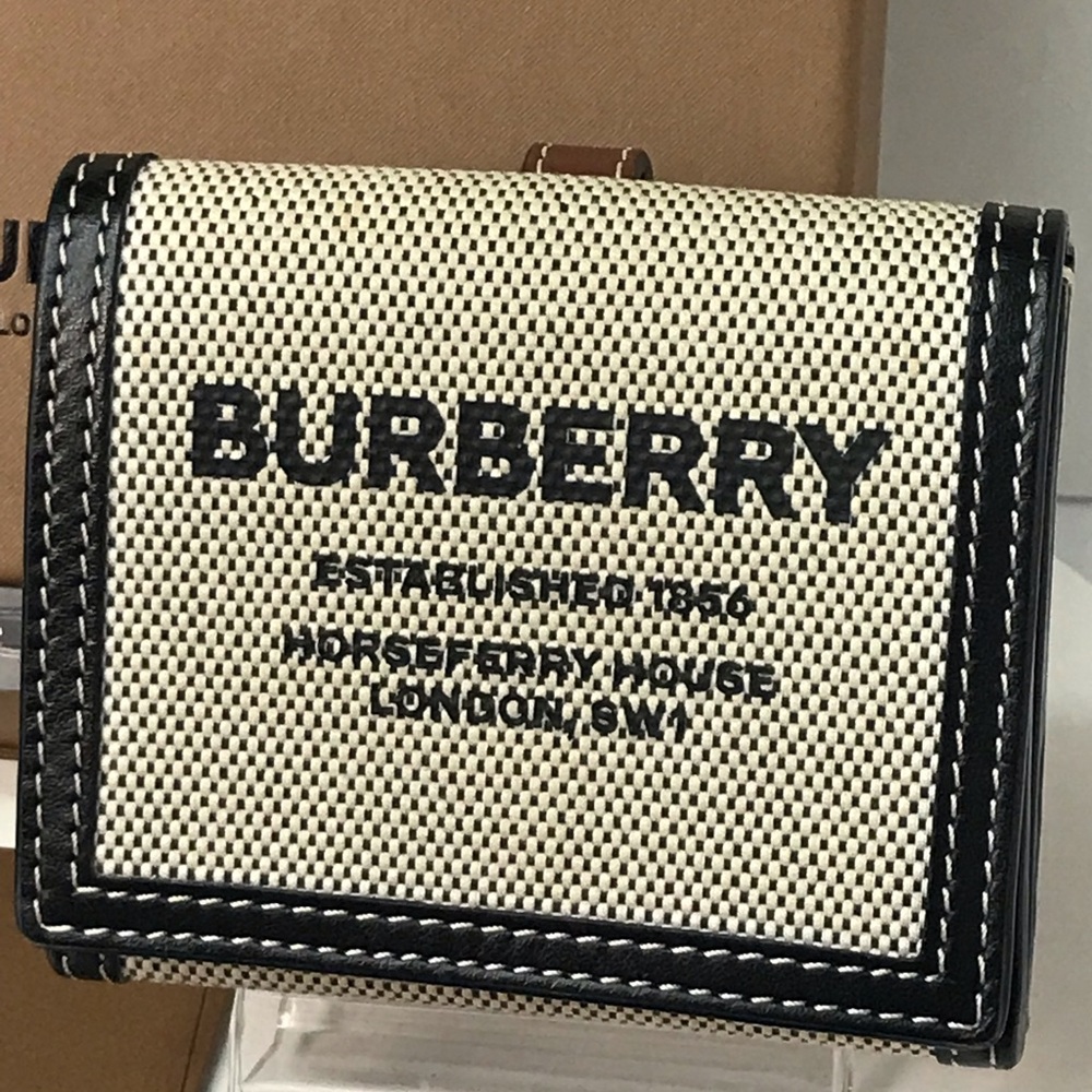 Burberry Luna Horseferry Print Canvas/Leather Bifold Wallet 😍🤍🔥 - Picture 9 of 17